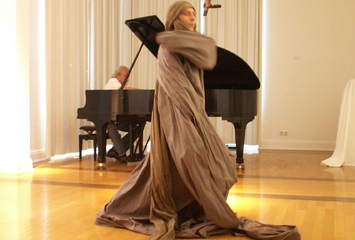 Performance Piétà formatiert im Künstlerhaus Schloss Balmoral, Bad Ems (2007)