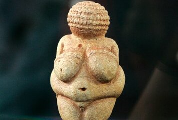 Venus von Willendorf; Fundstätte in der Wachau, Österreich; Datierung: 30.000 v.Z. // Quelle: image-1217900-galleryV9-upsp-1217900 