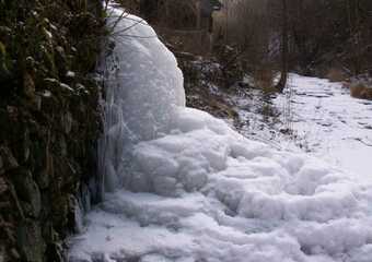 Eisformationen im Winter