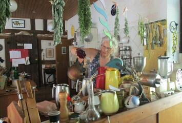 Birgit in der Küche der Mühle (Sommer 2020)