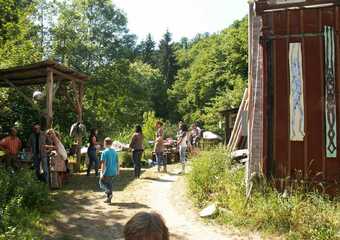 Kunst-Aktions-Tag mit Umsonst-Flohmarkt