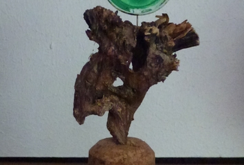 Mondfrau - Skulptur: Holzfundstück; Wasserfarbentöpchen