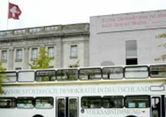 Grenzen überschreiten - gesamtheitlich denken 2010: Demokratie in Bewegung