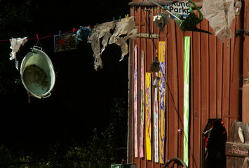 Ruin-Art trocken und Zaun der Lebensfreude (Neuwagenmühle 2004)