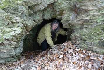 Birgit in der Höhle bei Niedertiefenbach