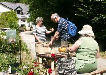 Kunst-Aktions-Tag mit Umsonst-Flohmarkt