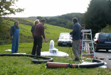 Vorbereitung der Kunstaktion PENKA in Kördorf (2007)