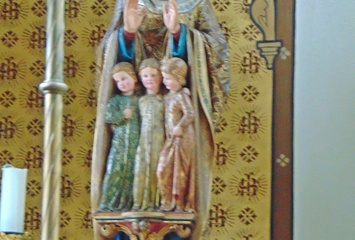 Sophia mit ihren drei Kindern