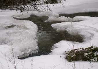 Eisformationen im Winter
