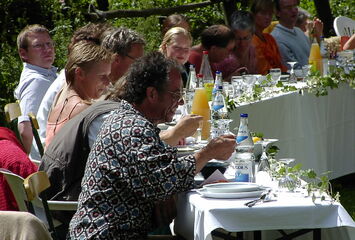 Gastmahl (2006), vorne: Kalla Sieger