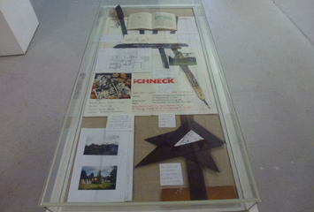 Dorles Vitrine in der Ausstellung Frauen im Bauhaus - Frauenmuseum Bonn