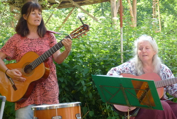 Bettina Schweer und Silvia Gilbert