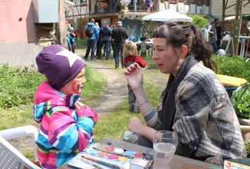 Kinderschminken mit Leonie